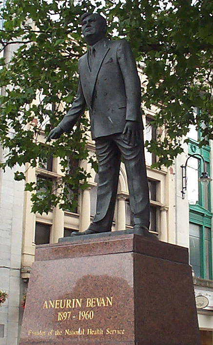 Statue of Nye Bevan by Robert Thomas – People's History of the NHS