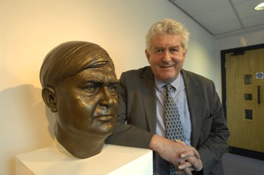 Statue of Nye Bevan by Robert Thomas – People's History of the NHS